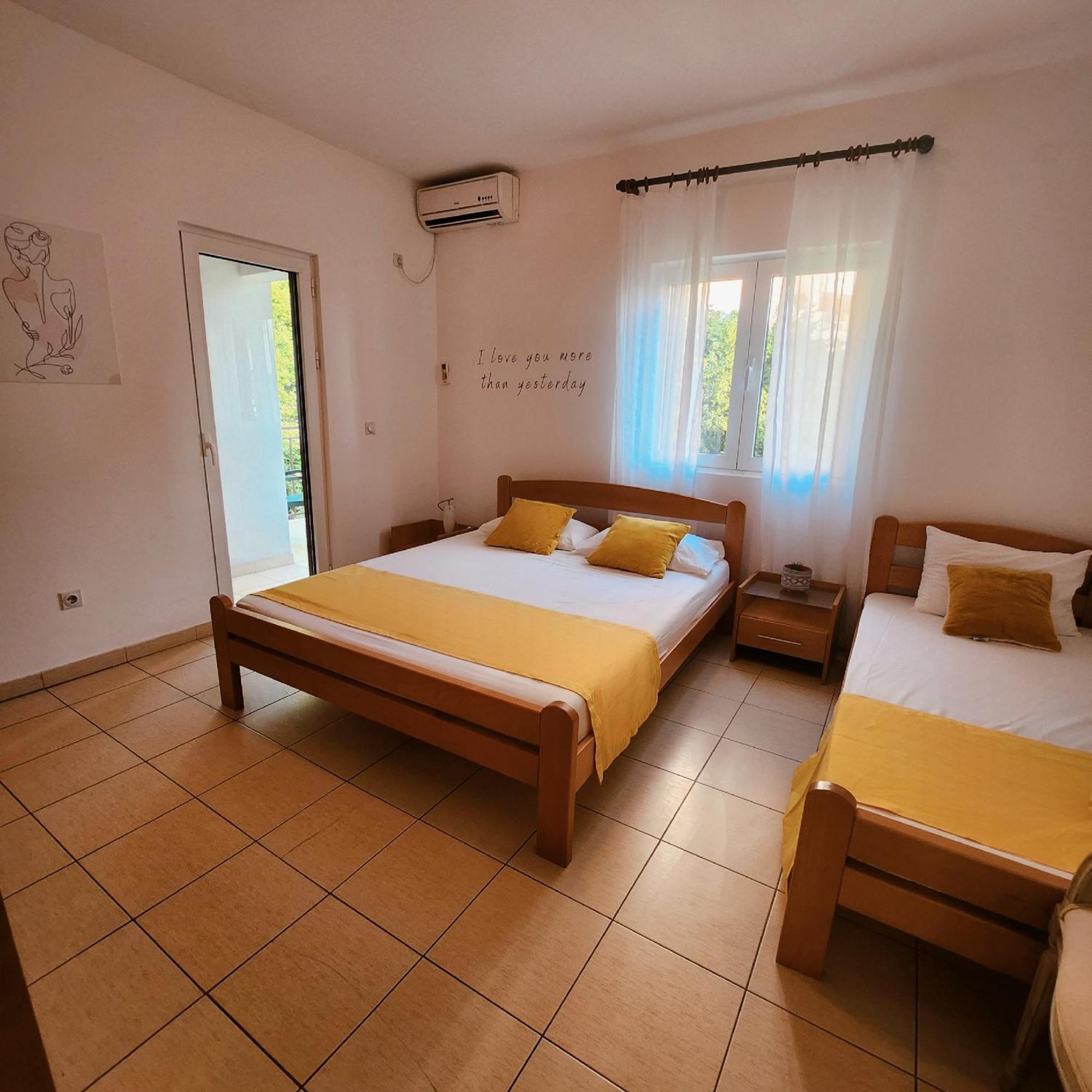Bela Kuca Studio Apartments-Na Korak Do Mora-A Step To The Sea Rafailovići Zewnętrze zdjęcie