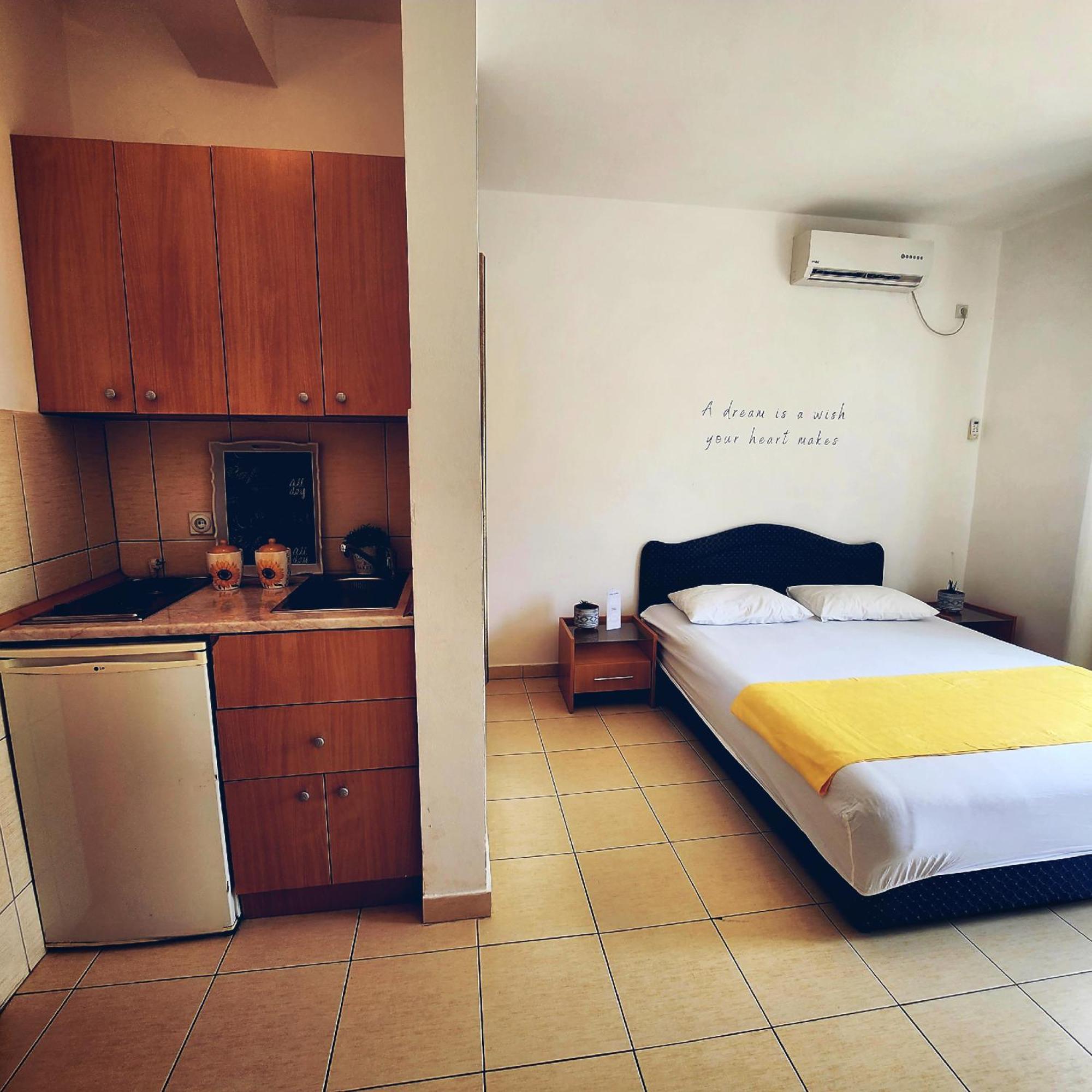 Bela Kuca Studio Apartments-Na Korak Do Mora-A Step To The Sea Rafailovići Zewnętrze zdjęcie
