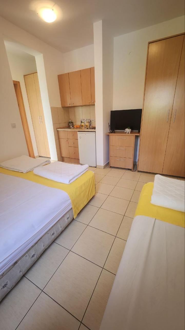 Bela Kuca Studio Apartments-Na Korak Do Mora-A Step To The Sea Rafailovići Zewnętrze zdjęcie